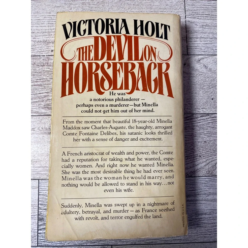 The Devil‎ on Horseback Victoria Holt Fawcett Crest 1977 Paperback Romance Novel